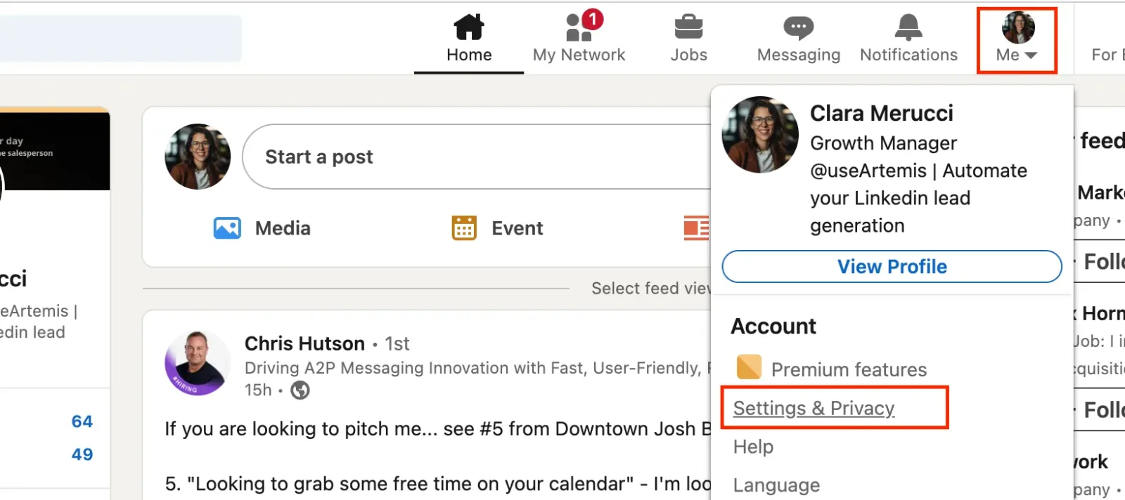 El menú Yo de LinkedIn con el acceso a la configuración (interfaz en inglés)