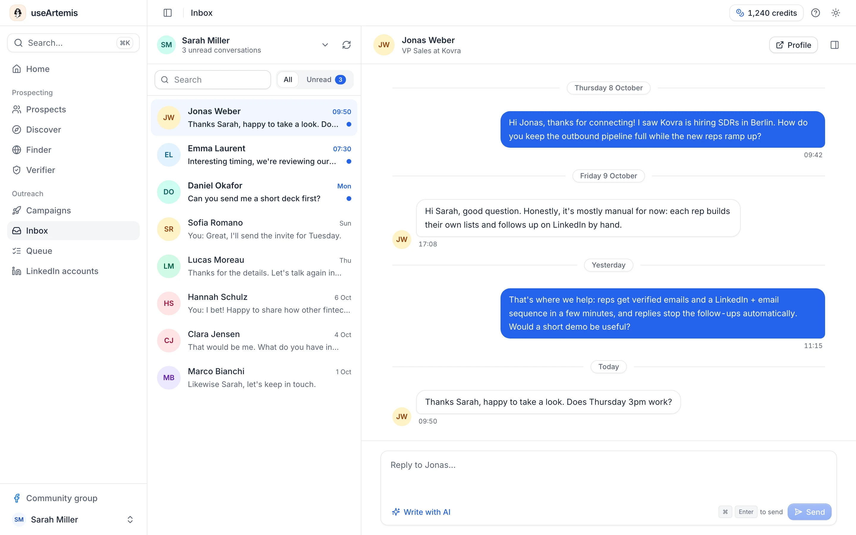 The Inbox: the LinkedIn account and its unread count at the top left, the conversation list with Search, All and Unread, and the open conversation with the reply box